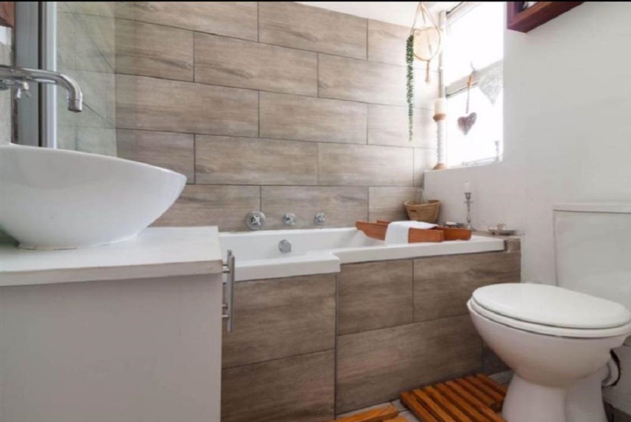 3 Bedroom Property for Sale in Vredehoek Western Cape